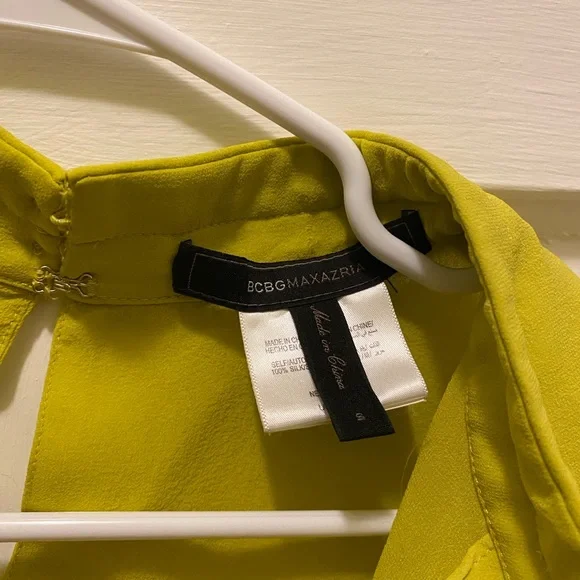 BCBGMaxAzria Vibrant 100% Silk Lemongrass Yellow V-Neck - Picture 8 of 14
